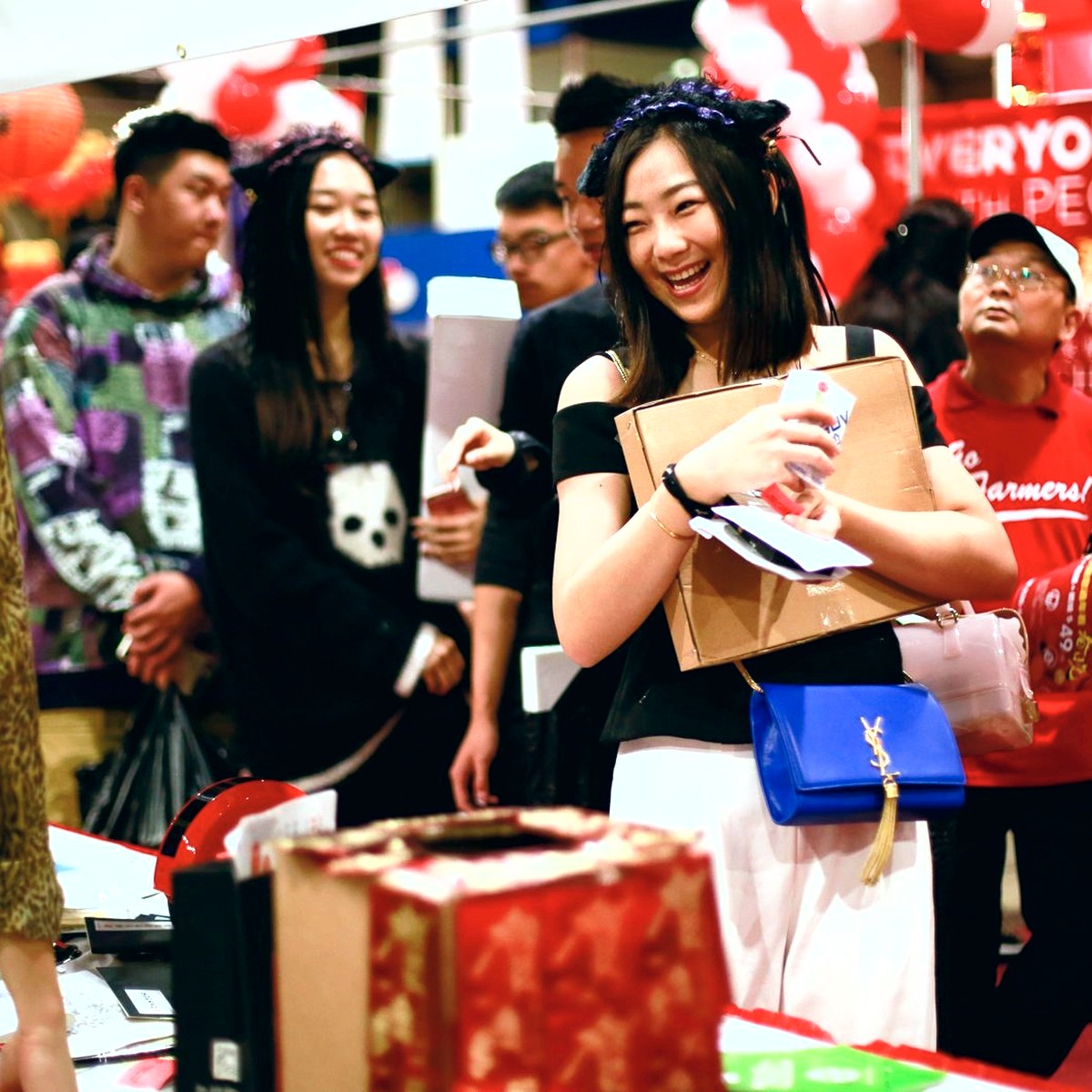 Attendees shopping at a vendor booth
